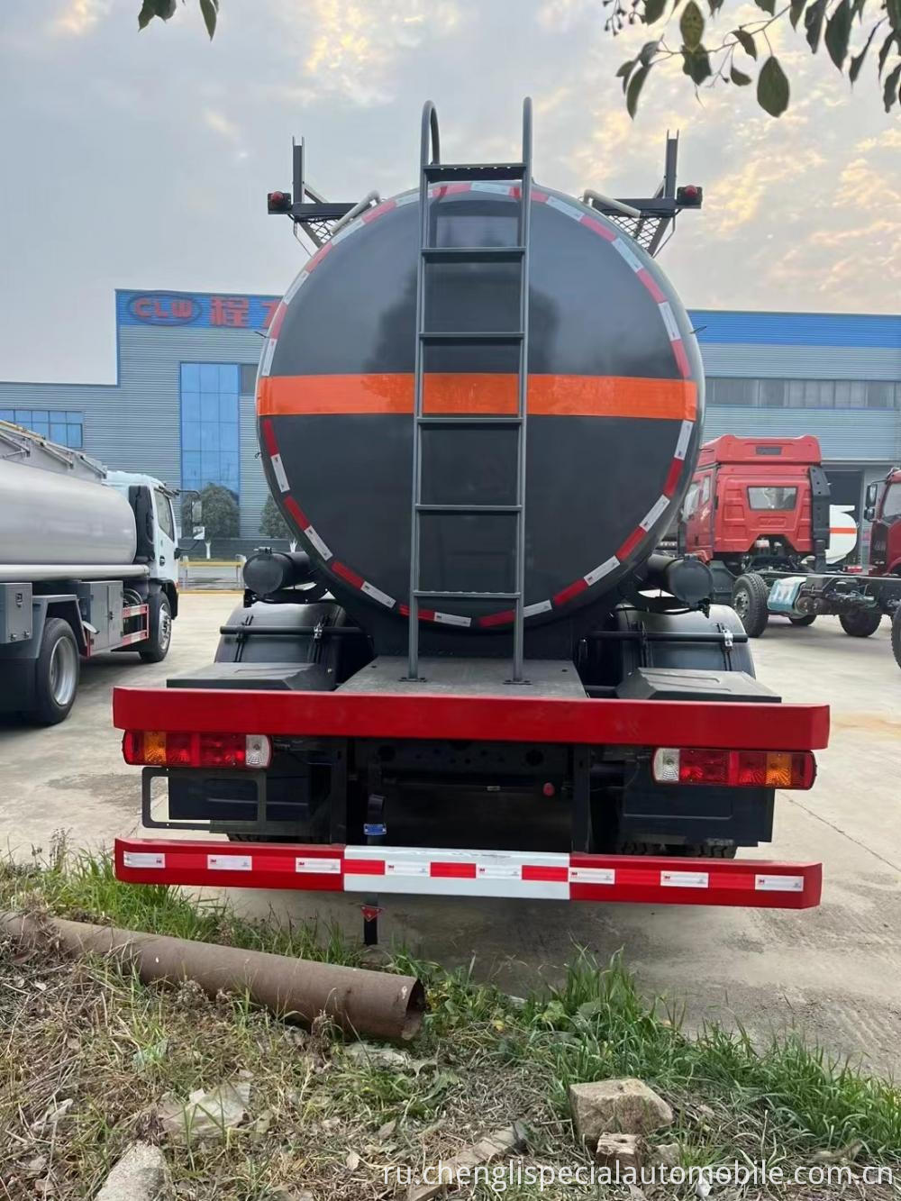 Howo 8x4 Chemical Liquid Tank Truck 3